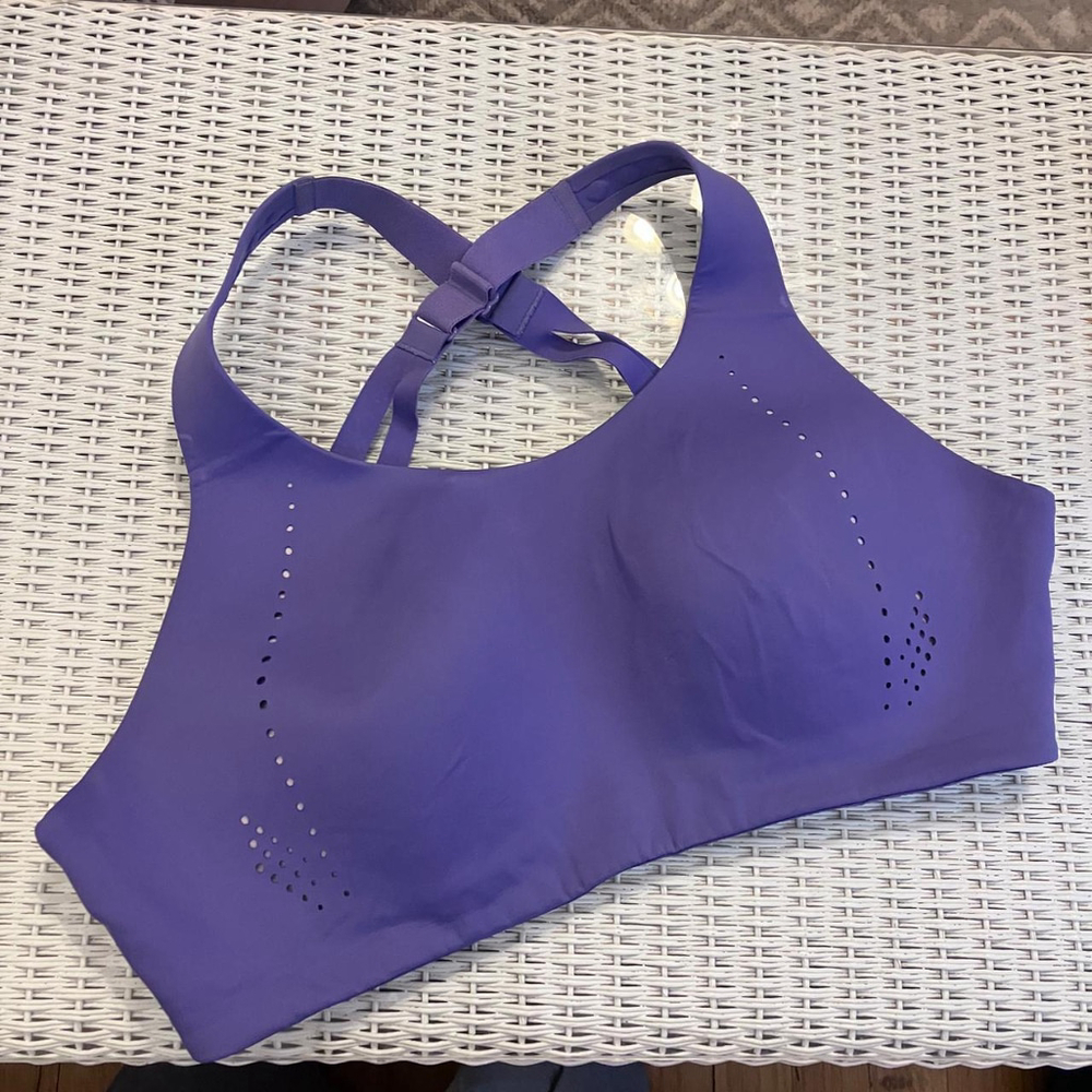 💜✨ LULULEMON "AIRSUPPORT" SPORTS BRA (34DD) ✨💜